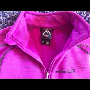Avalanche magenta zip pull over